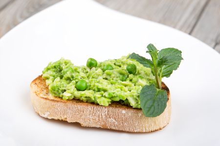 Spinach Fava Beans Crostini