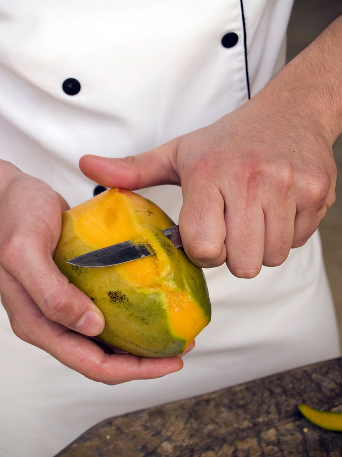 mango being sliced