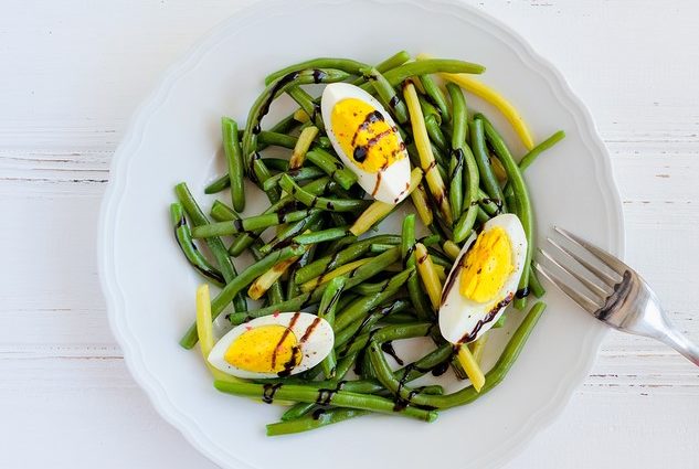 Keto egg salad with green beans