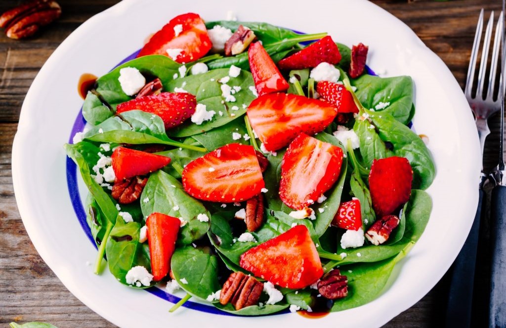 Keto spinach salad with pecans and strawberries