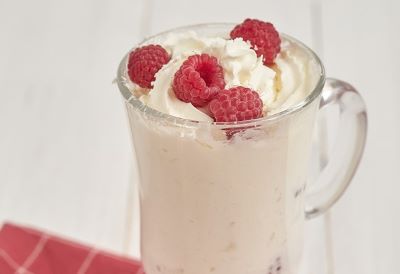 Keto raspberries with whipped cream